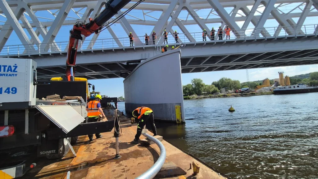 elektroinstalacje Dobrzany montaż kabli energetycznych pod mostem przez specjalistów ENERGO-MONTAŻ